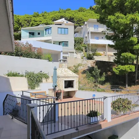 Apartment Apartments By The Sea Brela, Makarska - 6688
