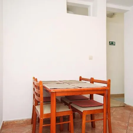 Apartments By The Sea Brela, Makarska - 6688 *