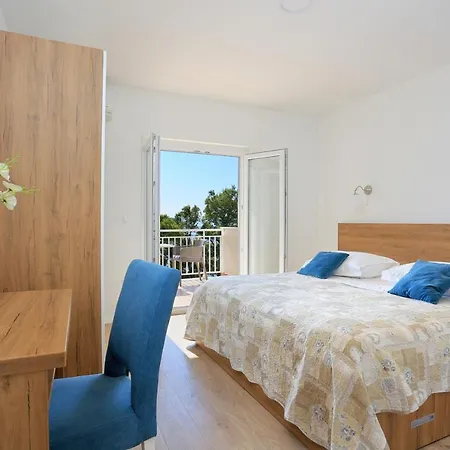 Apartments By The Sea Brela, Makarska - 6688 Apartment