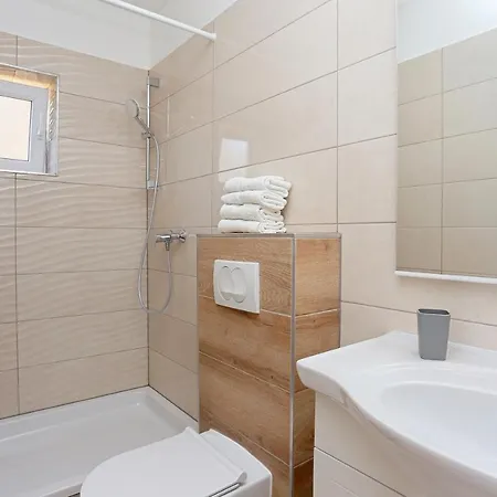Apartments By The Sea Brela, Makarska - 6688 Apartment Brela
