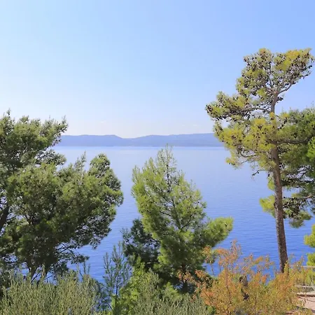 Apartment Apartments By The Sea Brela, Makarska - 6688 Brela