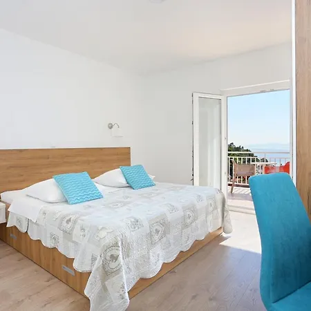 Apartment Apartments By The Sea Brela, Makarska - 6688