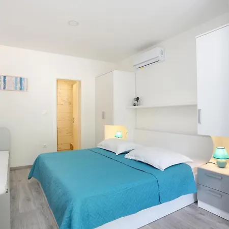 Apartments By The Sea Brela, Makarska - 6688 Apartment *
