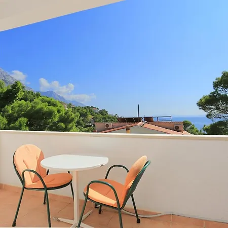 Apartments By The Sea Brela, Makarska - 6688 * Brela
