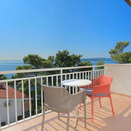 Apartment Apartments By The Sea Brela, Makarska - 6688 Brela