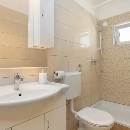 Apartments By The Sea Brela, Makarska - 6688 Apartment *
