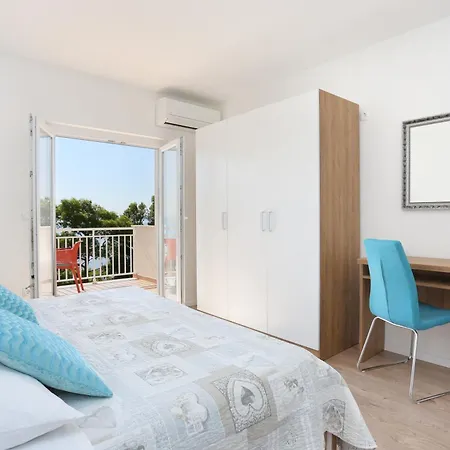 Apartment Apartments By The Sea Brela, Makarska - 6688 Brela