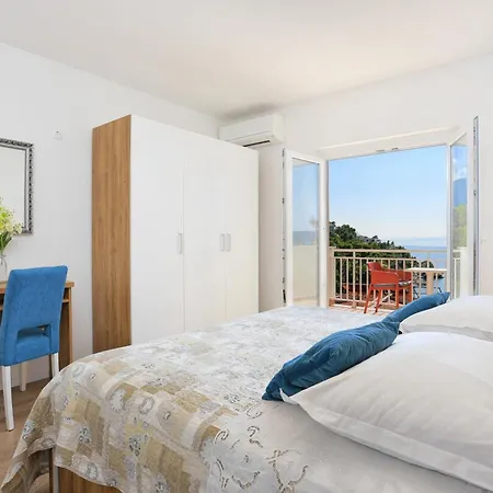 Apartments By The Sea Brela, Makarska - 6688 *