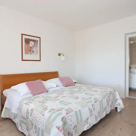 Apartments By The Sea Brela, Makarska - 6688 *