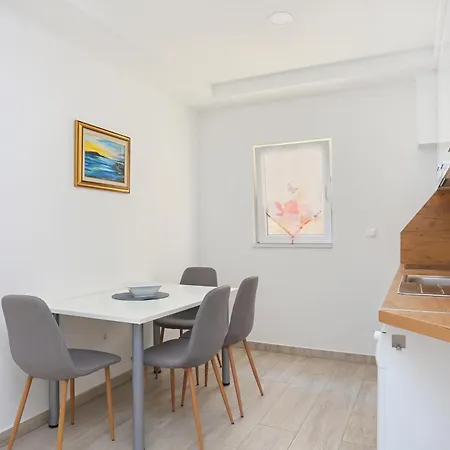 Apartments By The Sea Brela, Makarska - 6688 Apartment *