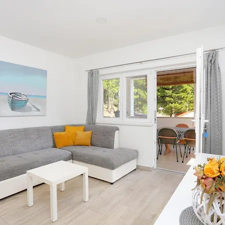 Apartments By The Sea Brela, Makarska - 6688 Apartment *