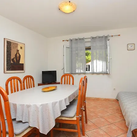 Apartment Apartments By The Sea Brela, Makarska - 6688 Brela